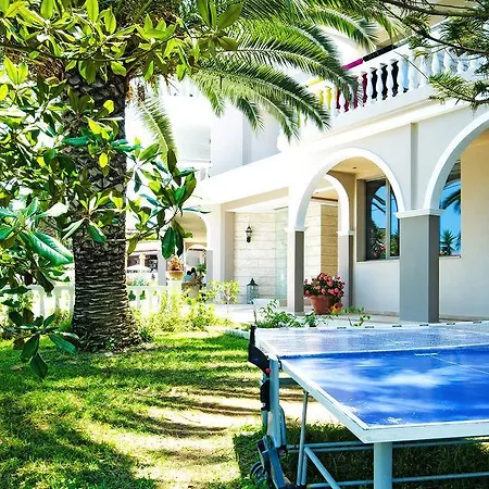 Hotel Karras Grande